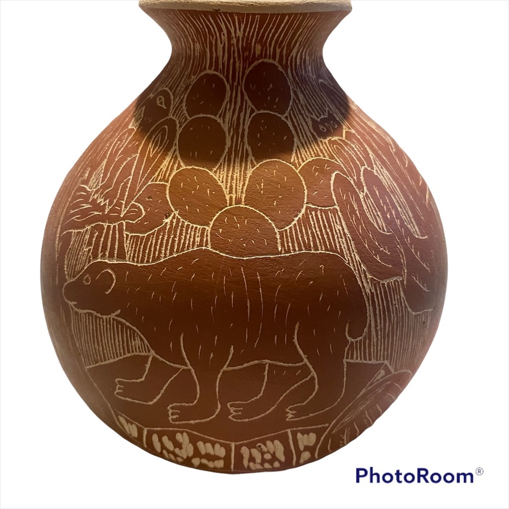 Mata Ortiz Mexican Fine Pottery Desert Imagery by Hilario Quezada Jr.